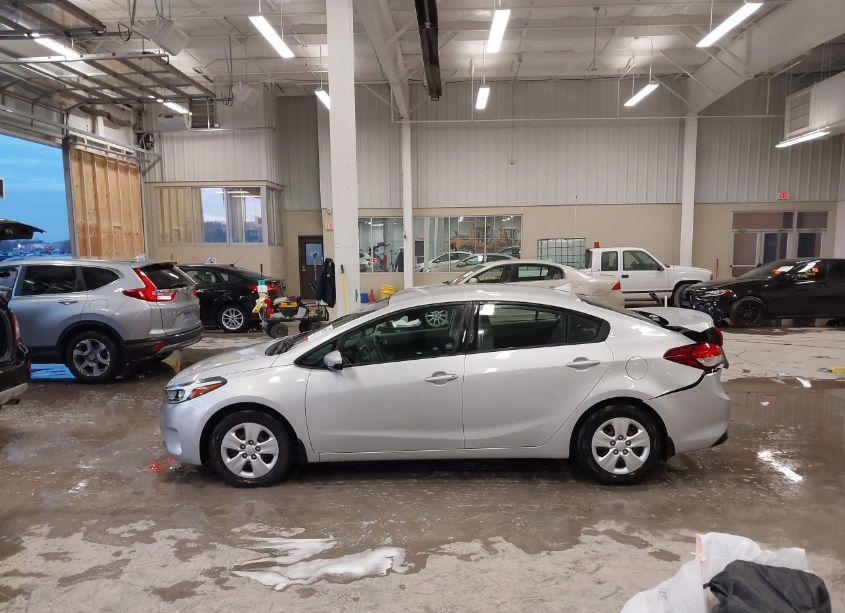 Photo 14 of 2018 Kia Forte LX (VIN 3KPFK4A74JE239633)