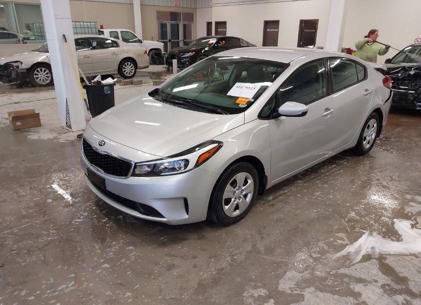 Photo 2 of 2018 Kia Forte LX (VIN 3KPFK4A74JE239633)