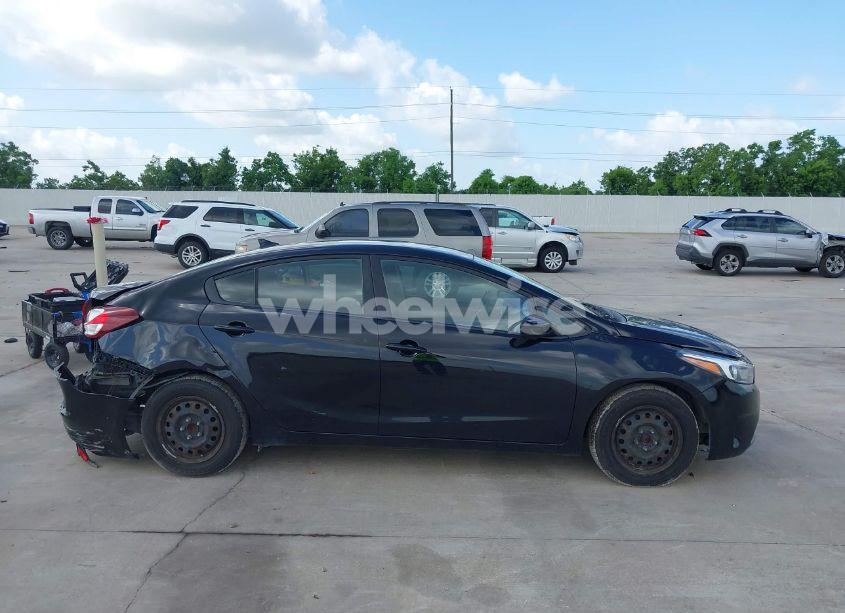 Photo 13 of 2018 Kia Forte LX (VIN 3KPFK4A74JE270462)