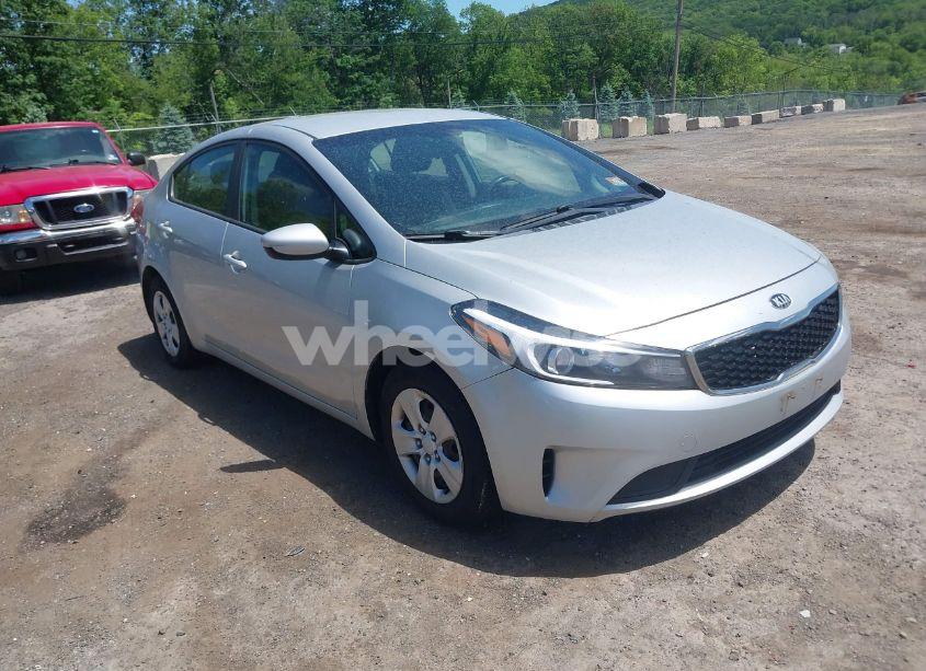 2017 Kia Forte LX (VIN 3KPFK4A75HE016902) main photo