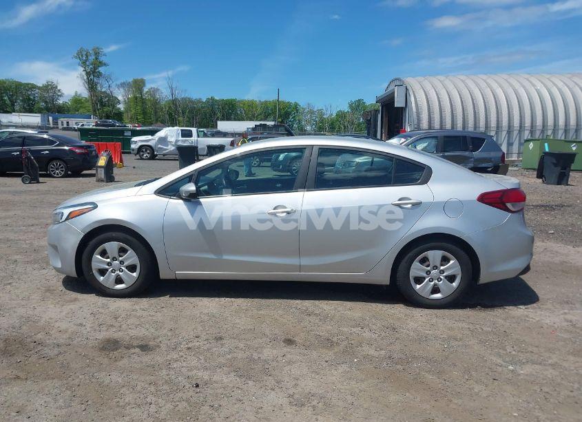 Photo 14 of 2017 Kia Forte LX (VIN 3KPFK4A75HE016902)