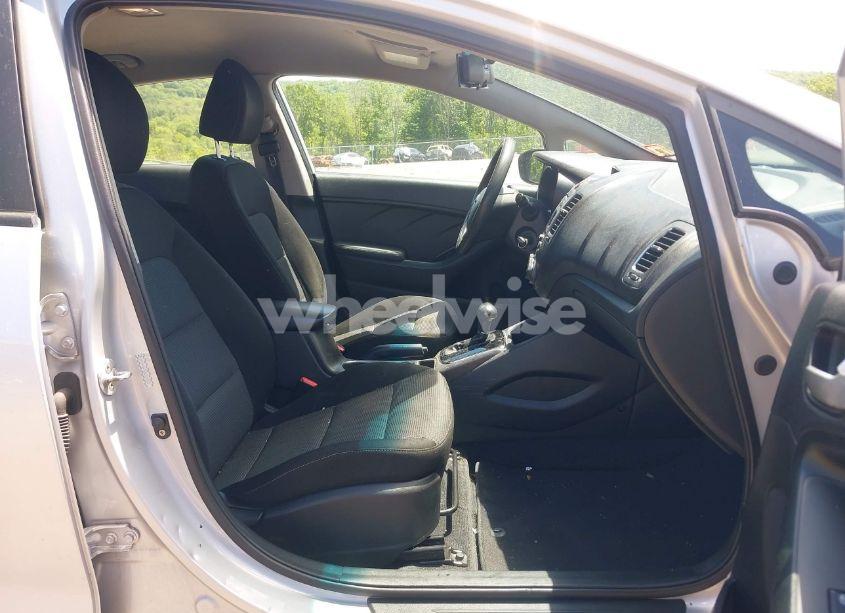 Photo 5 of 2017 Kia Forte LX (VIN 3KPFK4A75HE016902)