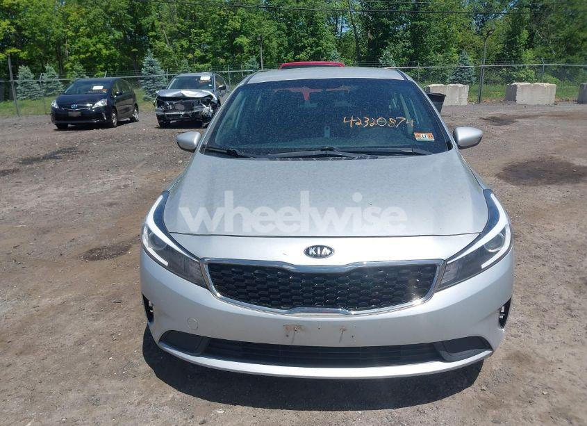Photo 6 of 2017 Kia Forte LX (VIN 3KPFK4A75HE016902)