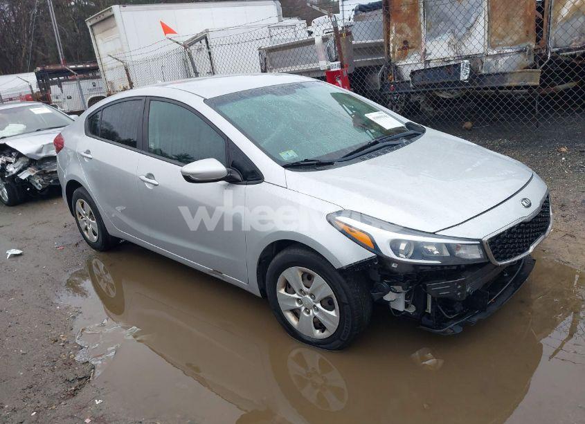 2017 Kia Forte LX (VIN 3KPFK4A75HE044327) main photo