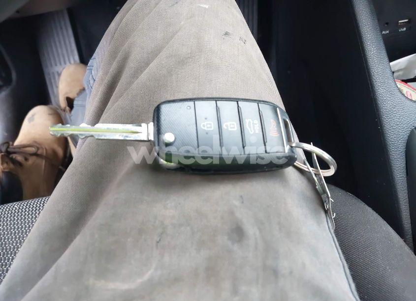 Photo 11 of 2017 Kia Forte LX (VIN 3KPFK4A75HE044327)