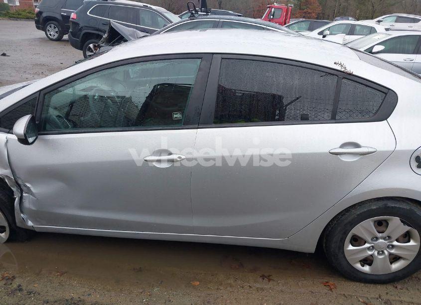 Photo 15 of 2017 Kia Forte LX (VIN 3KPFK4A75HE044327)