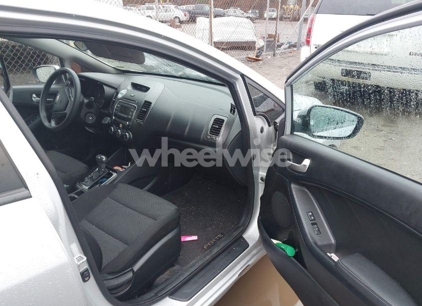 Photo 5 of 2017 Kia Forte LX (VIN 3KPFK4A75HE044327)