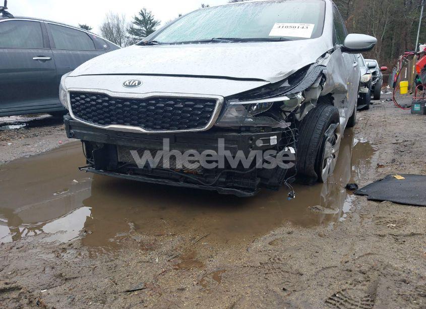Photo 6 of 2017 Kia Forte LX (VIN 3KPFK4A75HE044327)