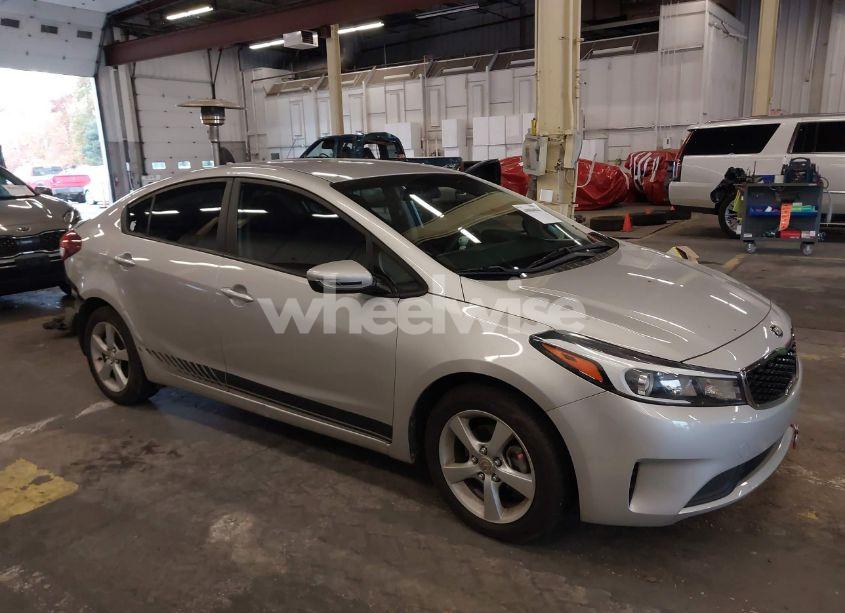 2017 Kia Forte LX (VIN 3KPFK4A75HE048345) main photo