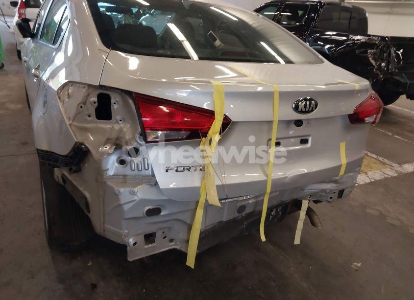 Photo 6 of 2017 Kia Forte LX (VIN 3KPFK4A75HE048345)