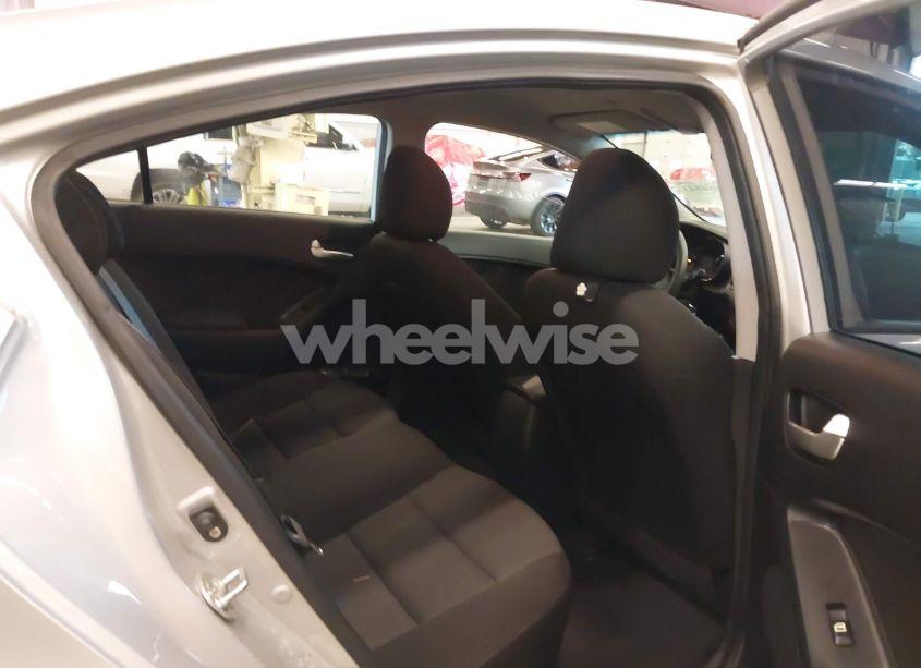 Photo 8 of 2017 Kia Forte LX (VIN 3KPFK4A75HE048345)