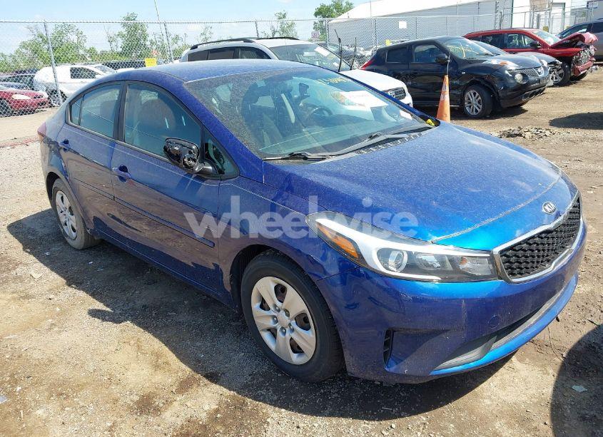 2017 Kia Forte LX (VIN 3KPFK4A75HE063735) main photo