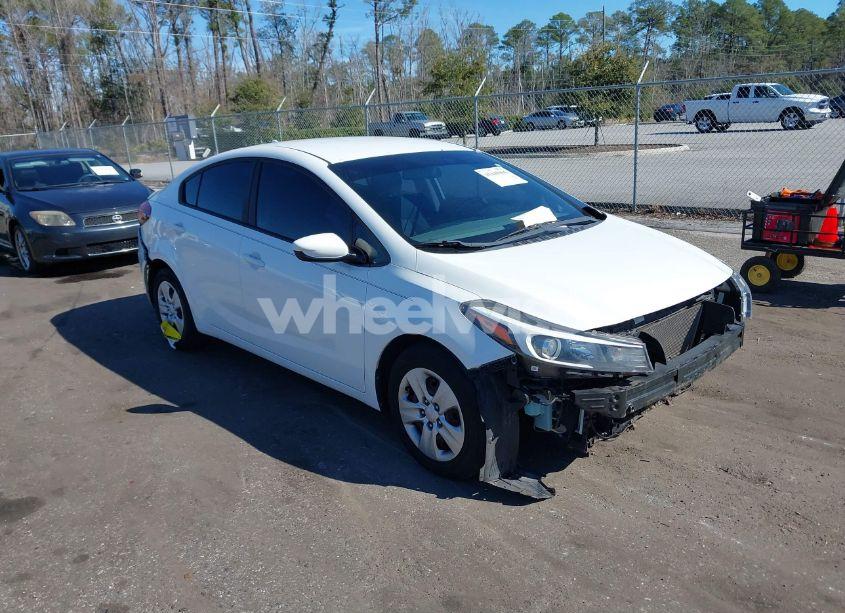 2017 Kia Forte LX (VIN 3KPFK4A75HE092006) main photo