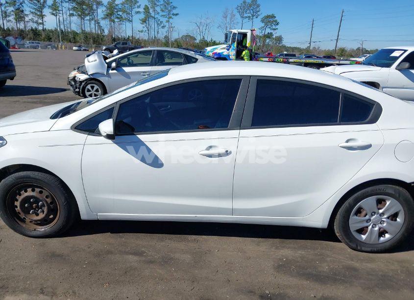 Photo 14 of 2017 Kia Forte LX (VIN 3KPFK4A75HE092006)