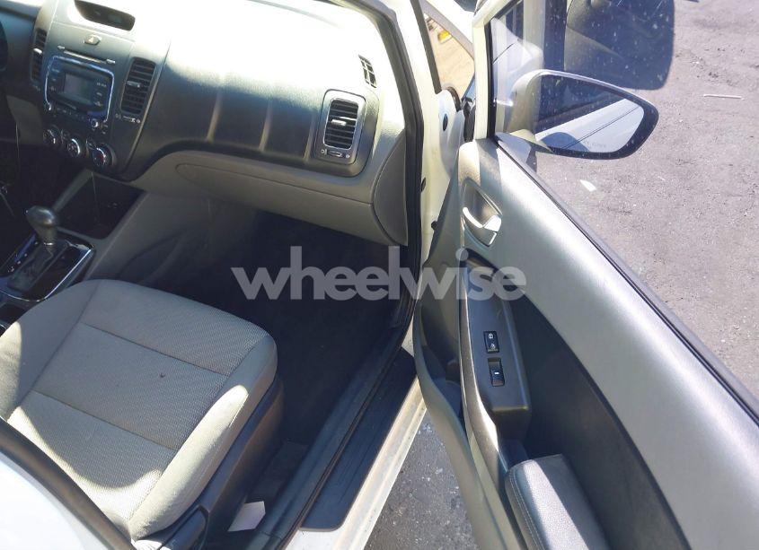 Photo 5 of 2017 Kia Forte LX (VIN 3KPFK4A75HE092006)