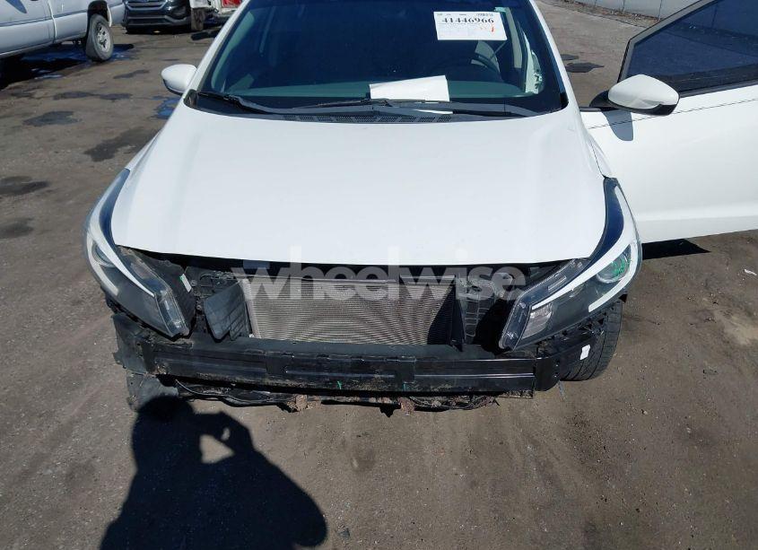 Photo 6 of 2017 Kia Forte LX (VIN 3KPFK4A75HE092006)