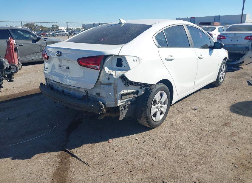 Photo 4 of 2017 Kia Forte LX (VIN 3KPFK4A75HE142631)