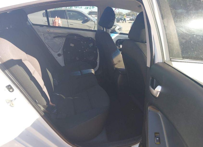 Photo 8 of 2017 Kia Forte LX (VIN 3KPFK4A75HE142631)