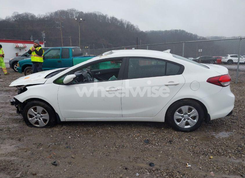Photo 14 of 2017 Kia Forte LX (VIN 3KPFK4A75HE158411)