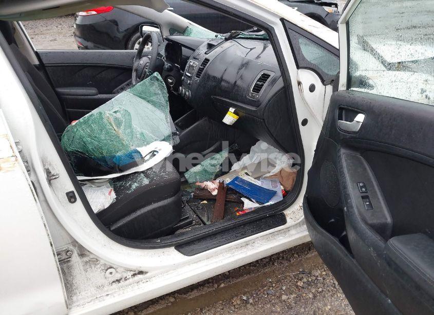 Photo 5 of 2017 Kia Forte LX (VIN 3KPFK4A75HE158411)