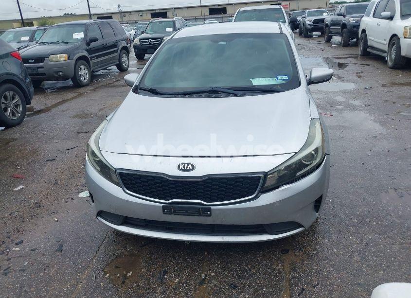 Photo 12 of 2018 Kia Forte LX (VIN 3KPFK4A75JE165560)