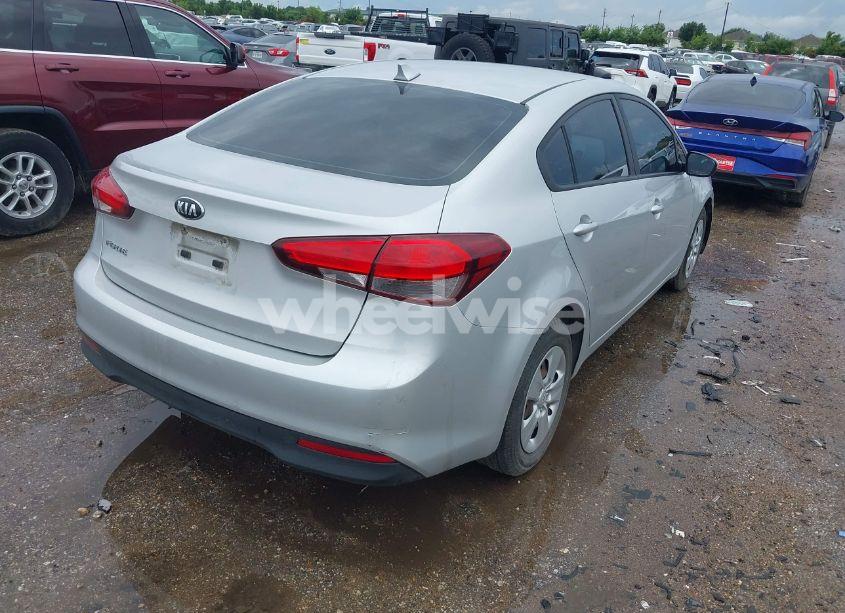 Photo 4 of 2018 Kia Forte LX (VIN 3KPFK4A75JE165560)