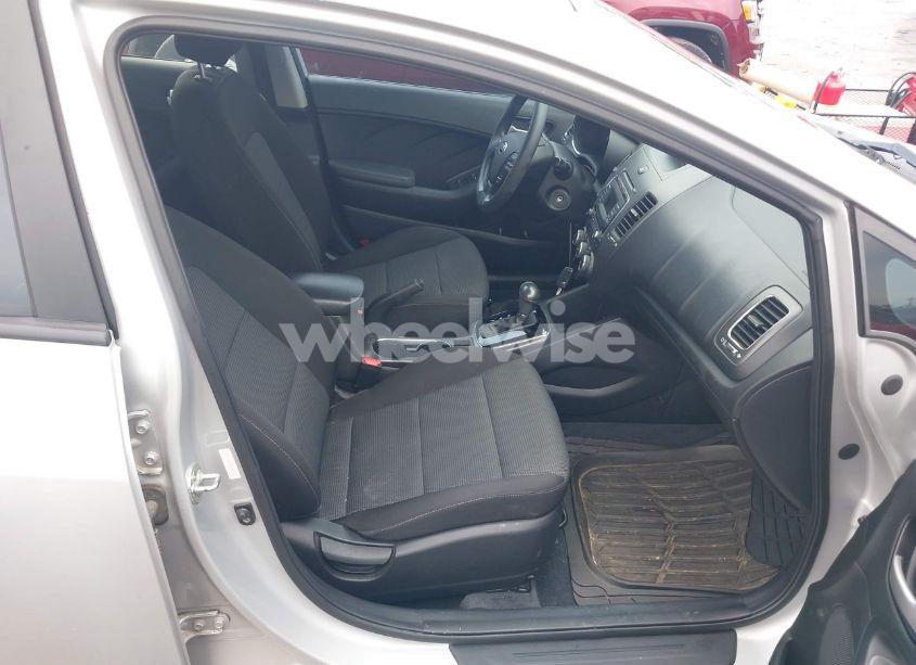 Photo 5 of 2018 Kia Forte LX (VIN 3KPFK4A75JE165560)