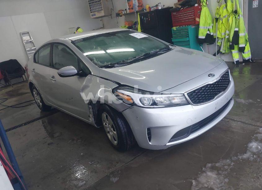 2018 Kia Forte LX (VIN 3KPFK4A75JE193200) main photo