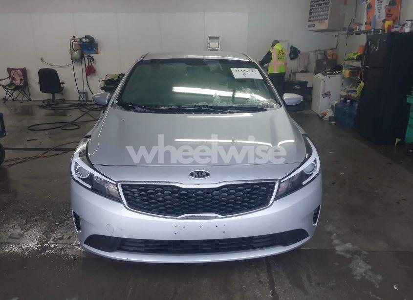Photo 13 of 2018 Kia Forte LX (VIN 3KPFK4A75JE193200)