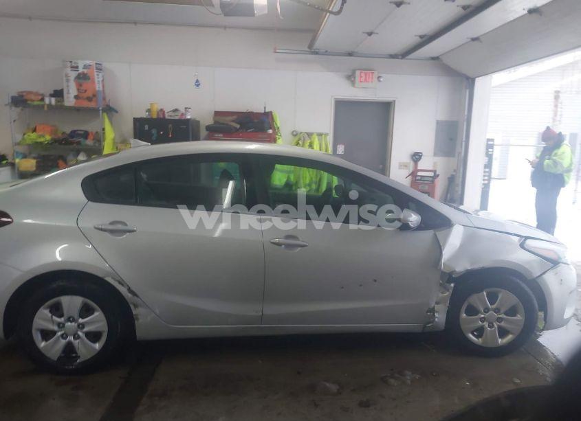 Photo 14 of 2018 Kia Forte LX (VIN 3KPFK4A75JE193200)