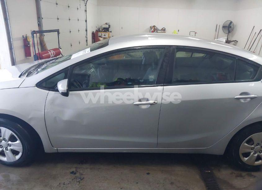 Photo 15 of 2018 Kia Forte LX (VIN 3KPFK4A75JE193200)