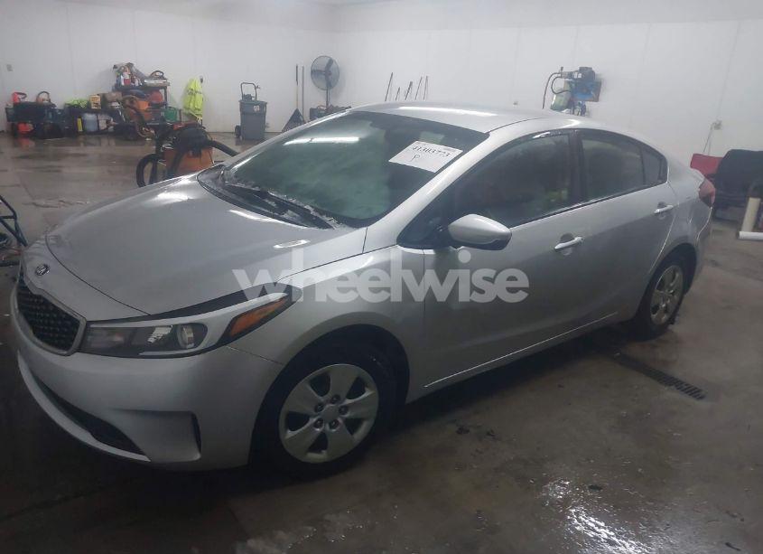 Photo 2 of 2018 Kia Forte LX (VIN 3KPFK4A75JE193200)