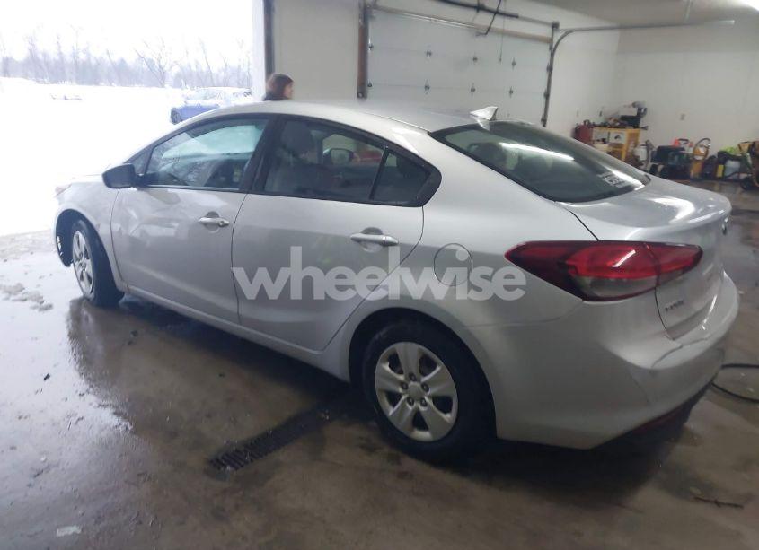 Photo 3 of 2018 Kia Forte LX (VIN 3KPFK4A75JE193200)