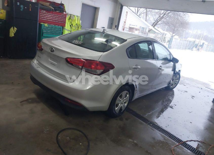 Photo 4 of 2018 Kia Forte LX (VIN 3KPFK4A75JE193200)