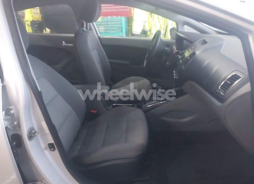 Photo 5 of 2018 Kia Forte LX (VIN 3KPFK4A75JE193200)