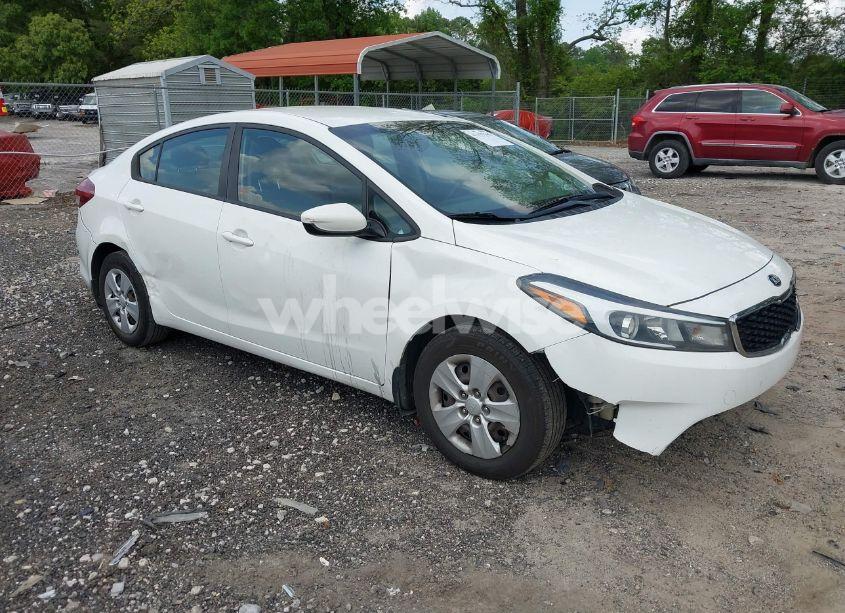 2018 Kia Forte LX (VIN 3KPFK4A75JE206382) main photo
