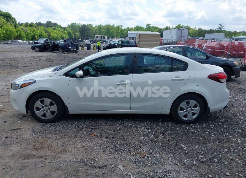 Photo 14 of 2018 Kia Forte LX (VIN 3KPFK4A75JE206382)