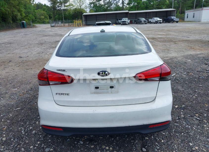 Photo 16 of 2018 Kia Forte LX (VIN 3KPFK4A75JE206382)