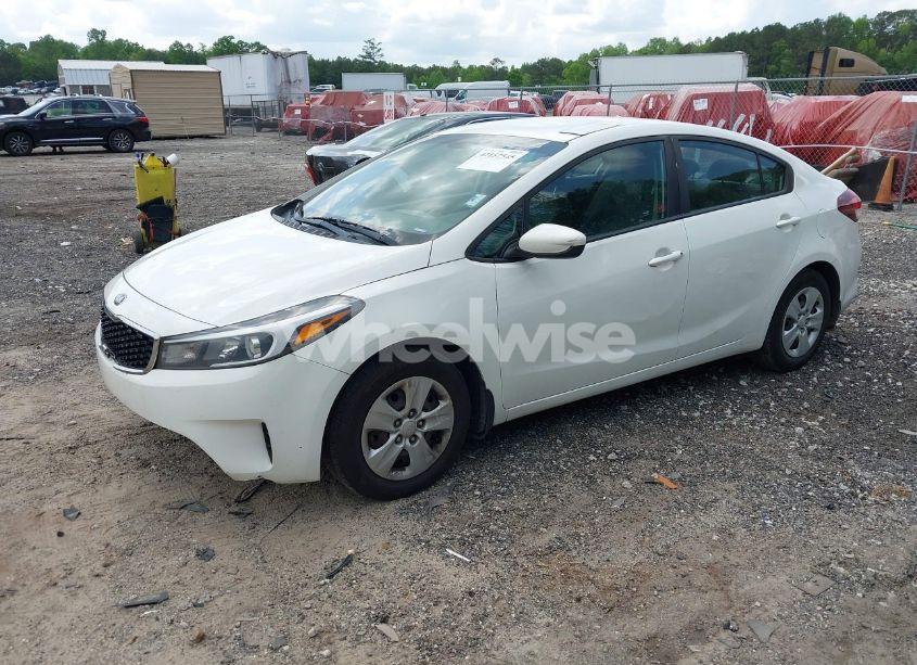 Photo 2 of 2018 Kia Forte LX (VIN 3KPFK4A75JE206382)