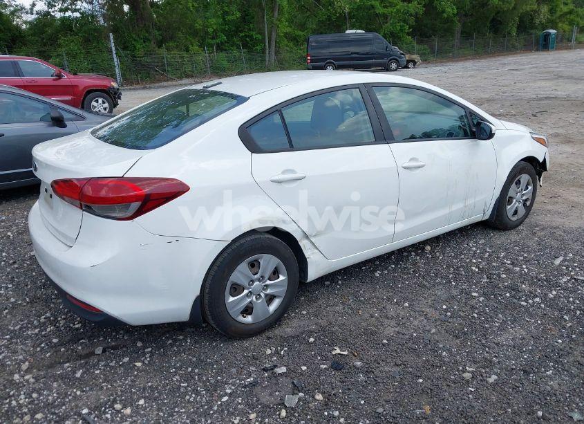 Photo 4 of 2018 Kia Forte LX (VIN 3KPFK4A75JE206382)