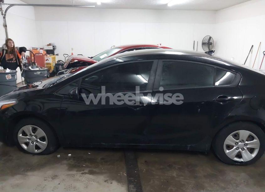 Photo 15 of 2018 Kia Forte LX (VIN 3KPFK4A75JE220718)