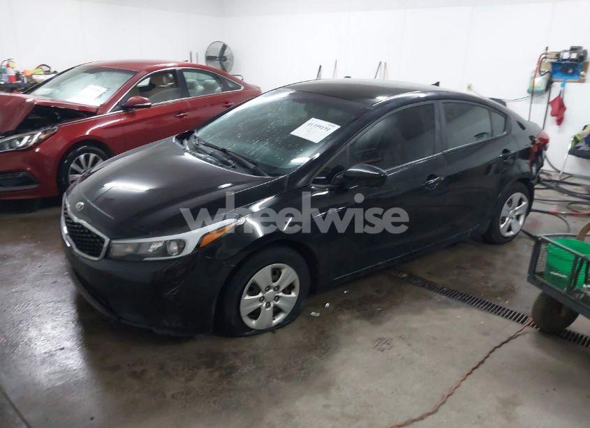 Photo 2 of 2018 Kia Forte LX (VIN 3KPFK4A75JE220718)