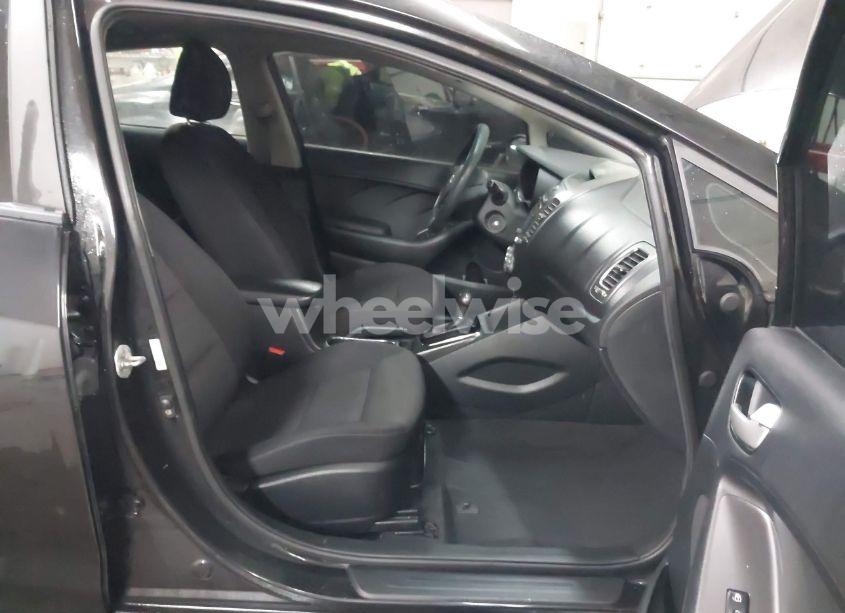 Photo 5 of 2018 Kia Forte LX (VIN 3KPFK4A75JE220718)