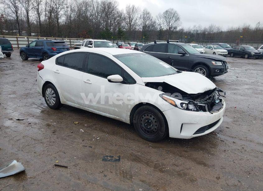 2017 Kia Forte LX (VIN 3KPFK4A76HE016553) main photo