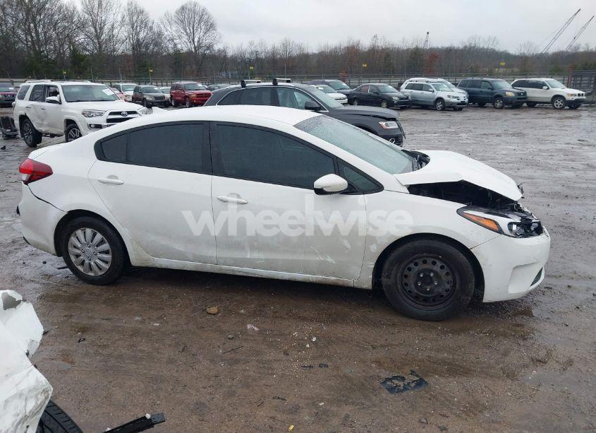 Photo 13 of 2017 Kia Forte LX (VIN 3KPFK4A76HE016553)