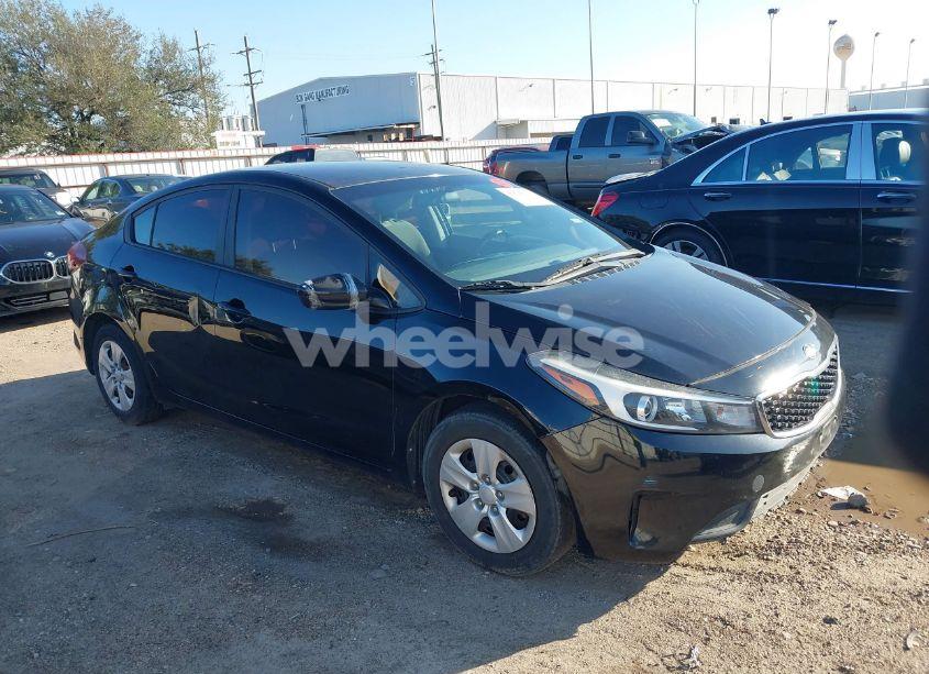 2017 Kia Forte LX (VIN 3KPFK4A76HE044305) main photo