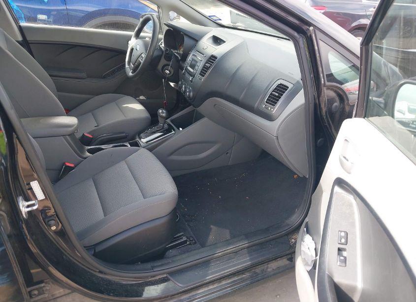 Photo 5 of 2017 Kia Forte LX (VIN 3KPFK4A76HE050914)