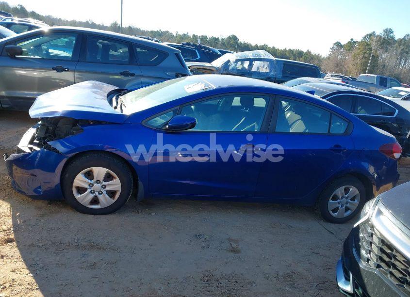 Photo 14 of 2017 Kia Forte LX (VIN 3KPFK4A76HE052419)