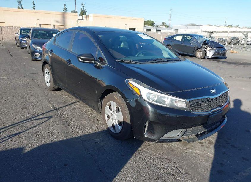 2017 Kia Forte LX (VIN 3KPFK4A76HE064098) main photo