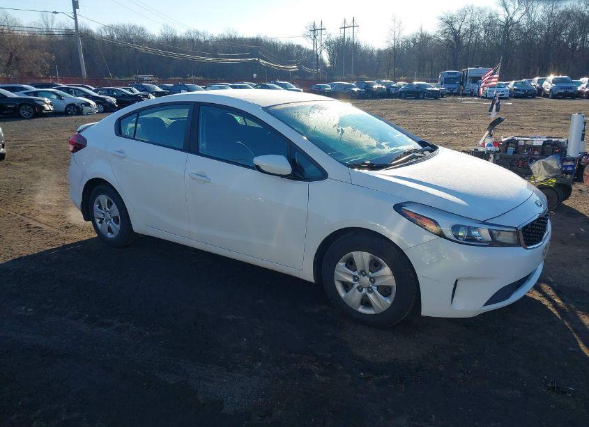 2017 Kia Forte LX (VIN 3KPFK4A76HE100839) main photo